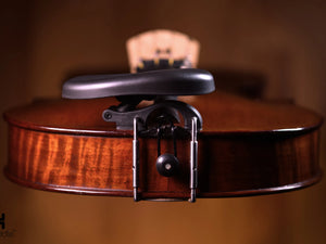 Showing center mount classic kréddle viola chin rest.
