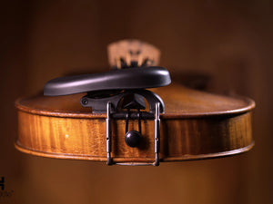 Showing center mount classic kréddle violin chin rest.